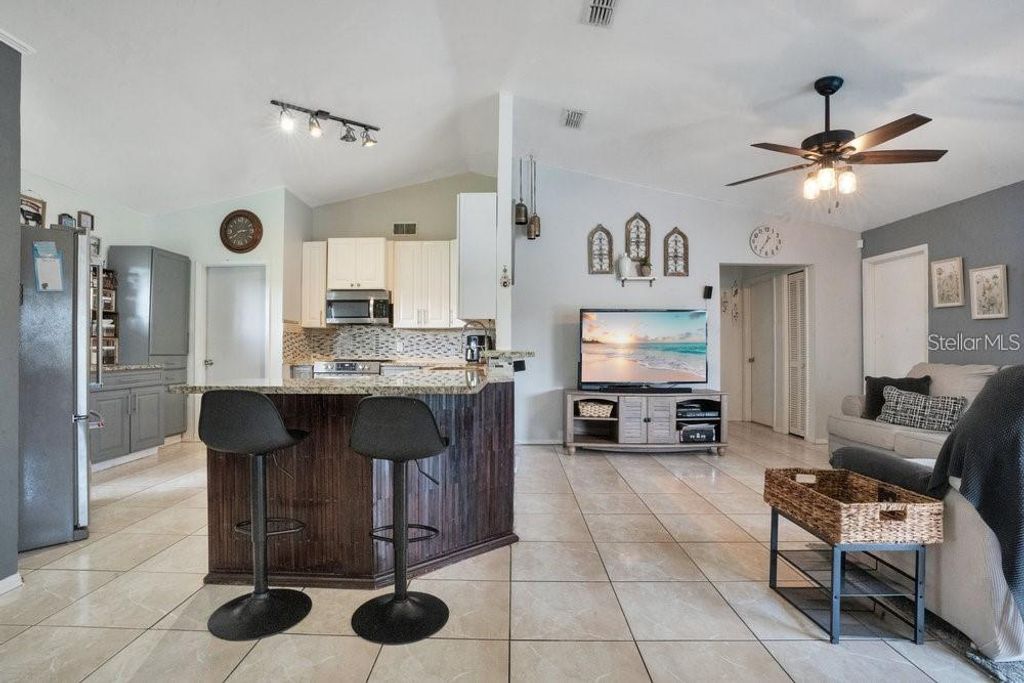 Image 5 of property listing at 2661 MILL RUN BOULEVARD, Kissimmee, FL 34744