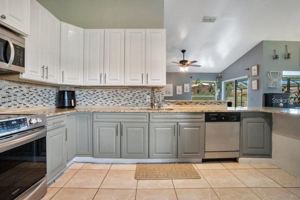 Image 6 of property listing at 2661 MILL RUN BOULEVARD, Kissimmee, FL 34744