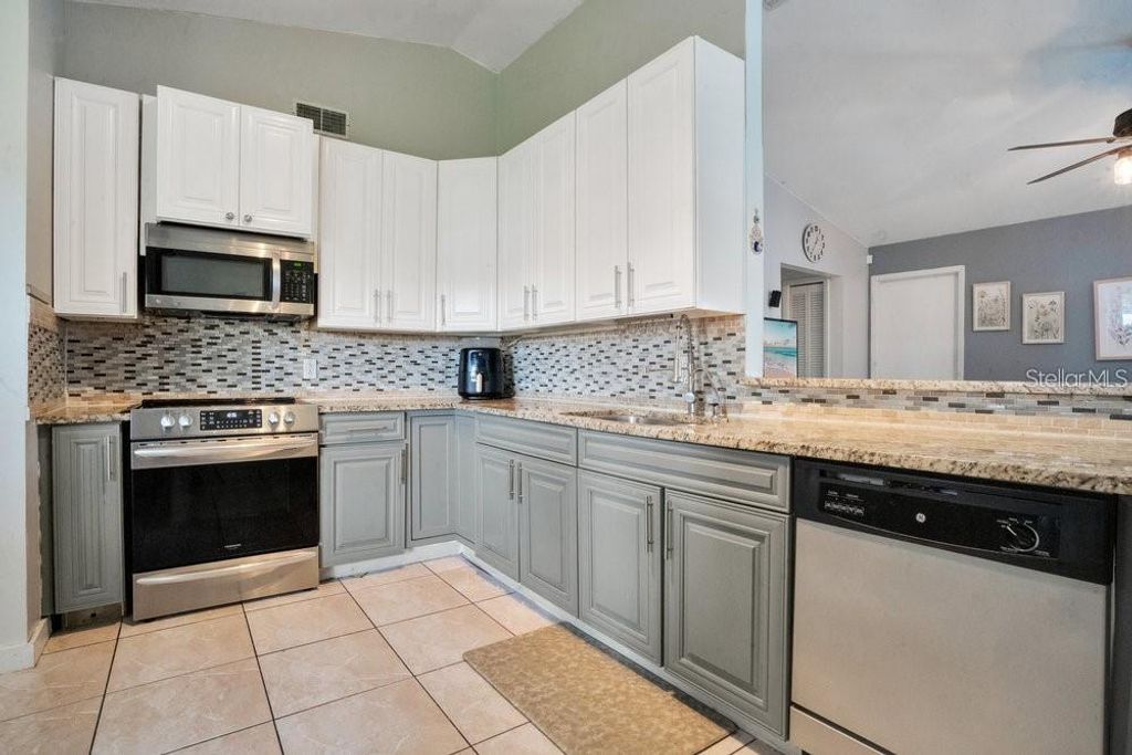 Image 7 of property listing at 2661 MILL RUN BOULEVARD, Kissimmee, FL 34744