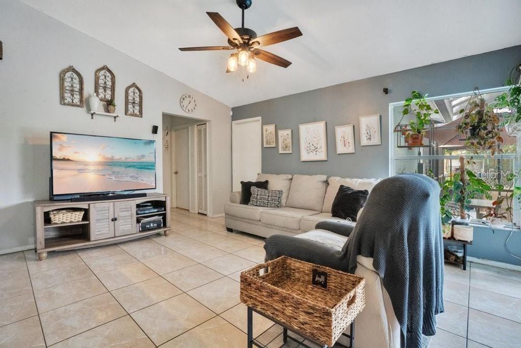 Image 9 of property listing at 2661 MILL RUN BOULEVARD, Kissimmee, FL 34744