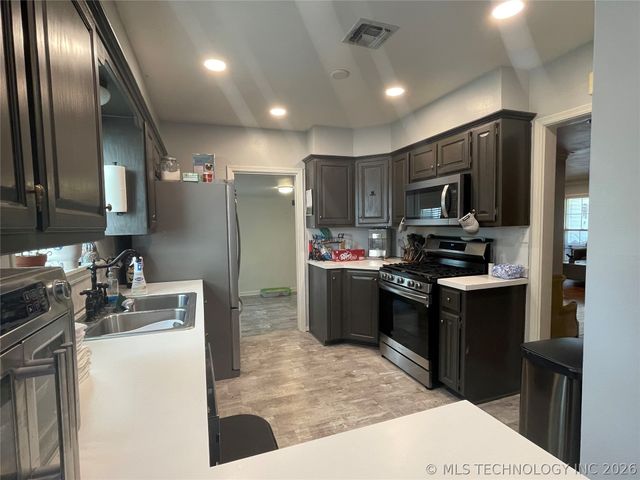 1418 3rd Avenue SW, Ardmore, OK 73401