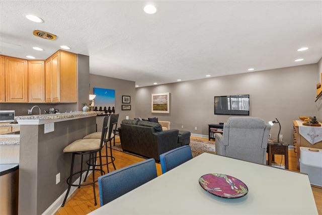 3663 Grand Avenue 107, Des Moines, IA 50312