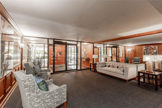 3663 Grand Avenue 107, Des Moines, IA 50312
