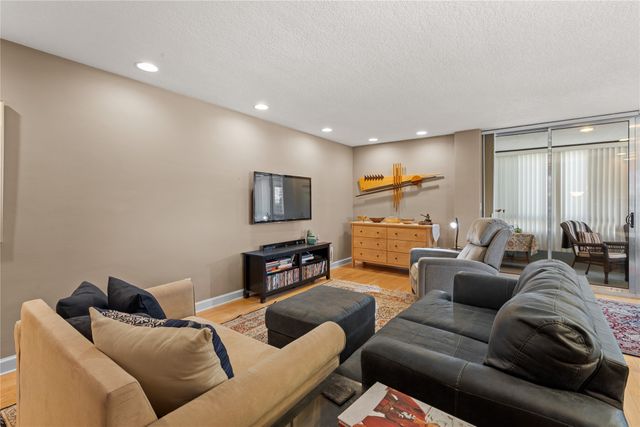3663 Grand Avenue 107, Des Moines, IA 50312