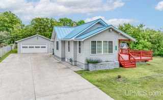 232 E Hoadley St, Kingsford, MI 49802