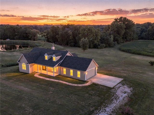 7633 212th Street, Holt, MO 64048