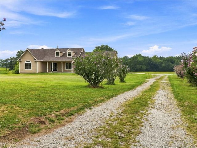 7633 212th Street, Holt, MO 64048