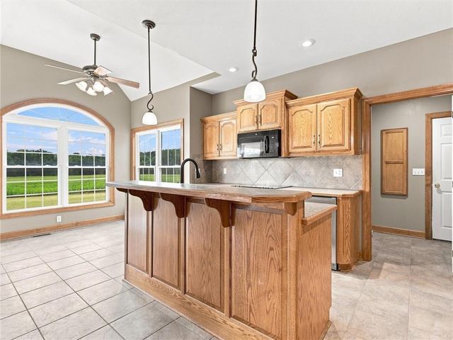 7633 212th Street, Holt, MO 64048