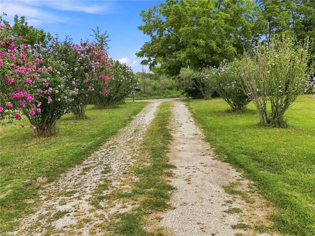 7633 212th Street, Holt, MO 64048