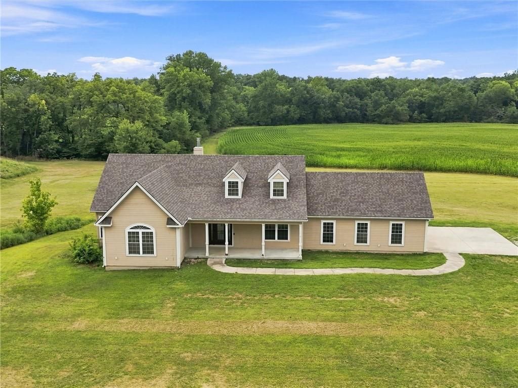7633 212th Street, Holt, MO 64048