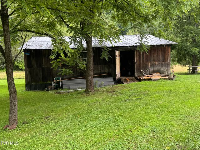 2759 A J Osborne Highway, Blackwater, VA 24221