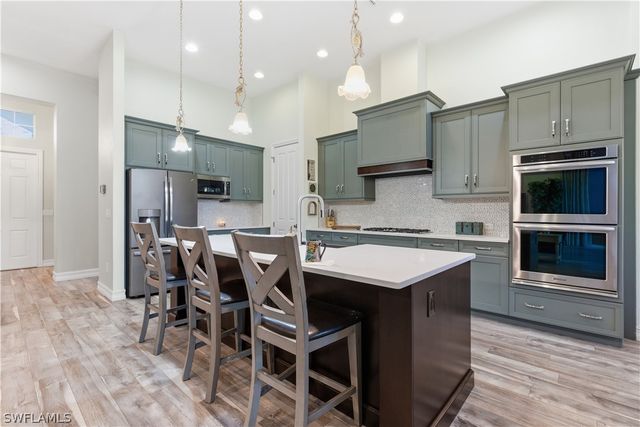 2935 2nd AVE NE, Naples, FL 34120