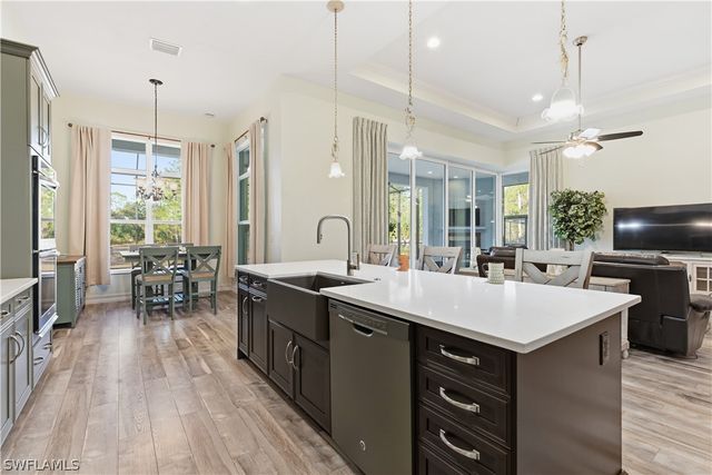 2935 2nd AVE NE, Naples, FL 34120