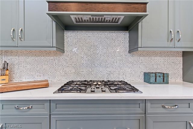 2935 2nd AVE NE, Naples, FL 34120