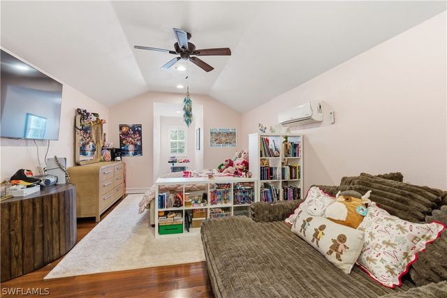 2935 2nd AVE NE, Naples, FL 34120