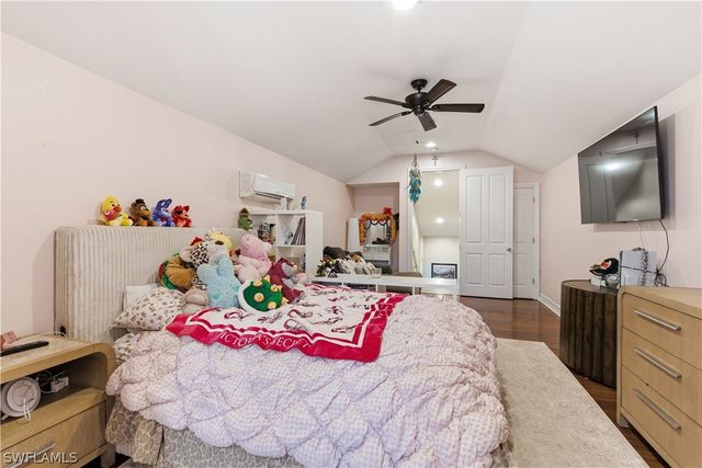 2935 2nd AVE NE, Naples, FL 34120