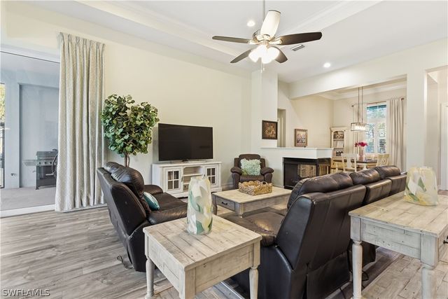 2935 2nd AVE NE, Naples, FL 34120