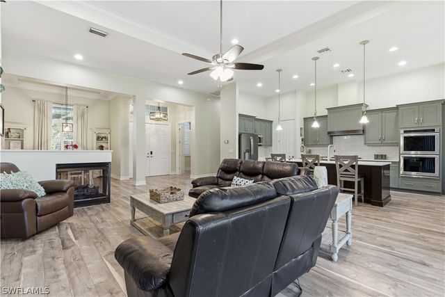 2935 2nd AVE NE, Naples, FL 34120