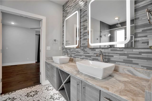 1572 N Desoto Place, Fayetteville, AR 72703