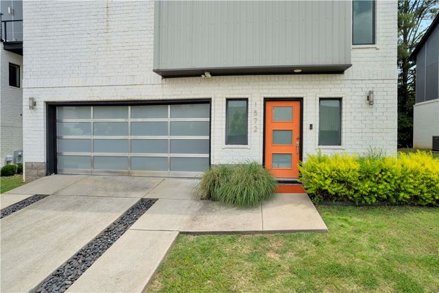 1572 N Desoto Place, Fayetteville, AR 72703