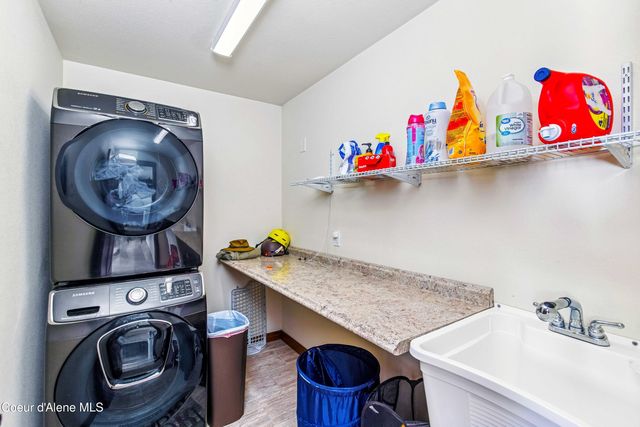 241 N. River Lake Dr., Clark Fork, ID 83811