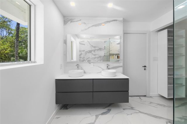5824 Alton Road, Miami Beach, FL 33140