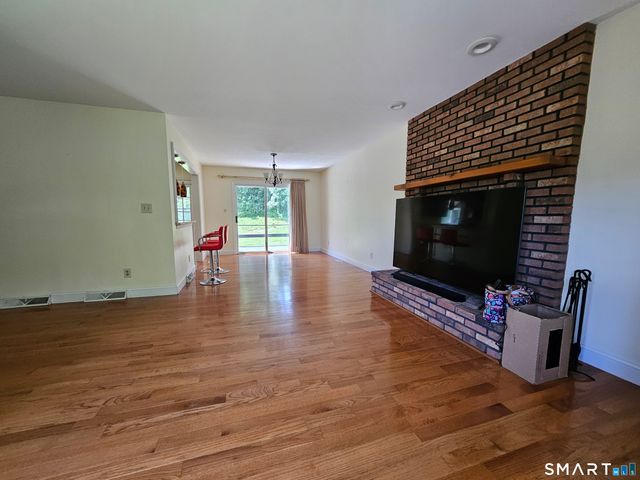 172 Country Hills Road, Hamden, CT 06514