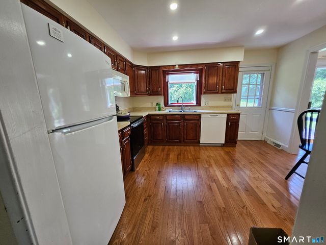 172 Country Hills Road, Hamden, CT 06514