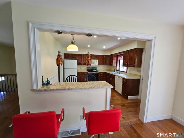 172 Country Hills Road, Hamden, CT 06514