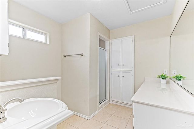 100 Xanthisma Avenue 125, Mcallen, TX 78504