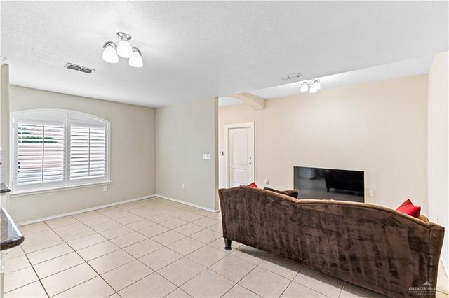 100 Xanthisma Avenue 125, Mcallen, TX 78504