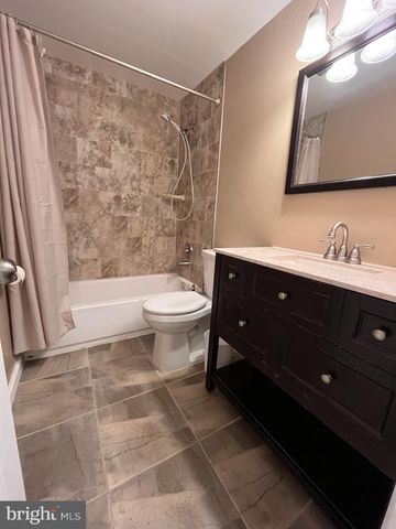 5633 INDEPENDENCE CIR, Alexandria, VA 22312