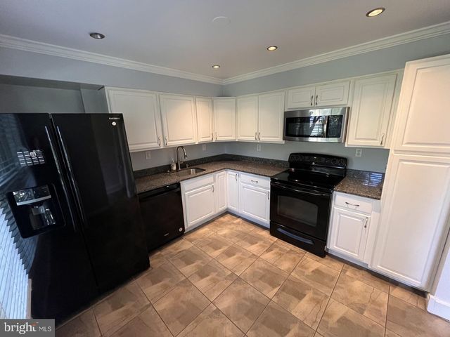 5633 INDEPENDENCE CIR, Alexandria, VA 22312