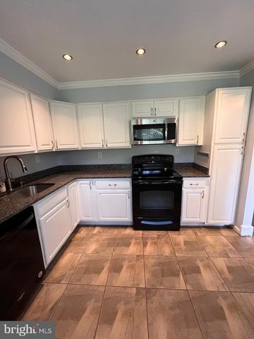 5633 INDEPENDENCE CIR, Alexandria, VA 22312