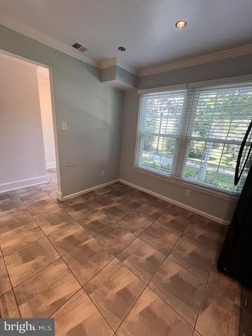 5633 INDEPENDENCE CIR, Alexandria, VA 22312