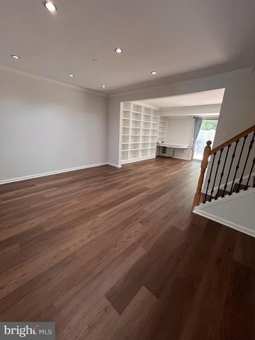 5633 INDEPENDENCE CIR, Alexandria, VA 22312