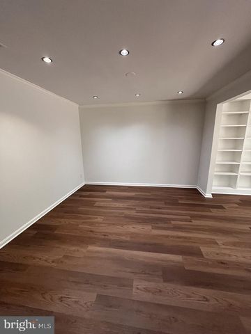 5633 INDEPENDENCE CIR, Alexandria, VA 22312
