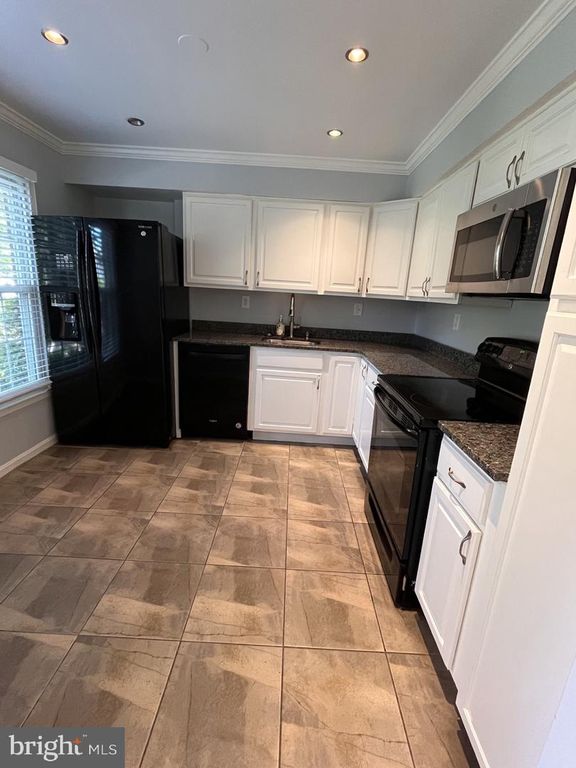 5633 INDEPENDENCE CIR, Alexandria, VA 22312