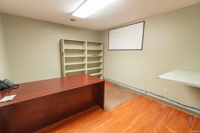 325 N Dixie Way, South Bend, IN 46637