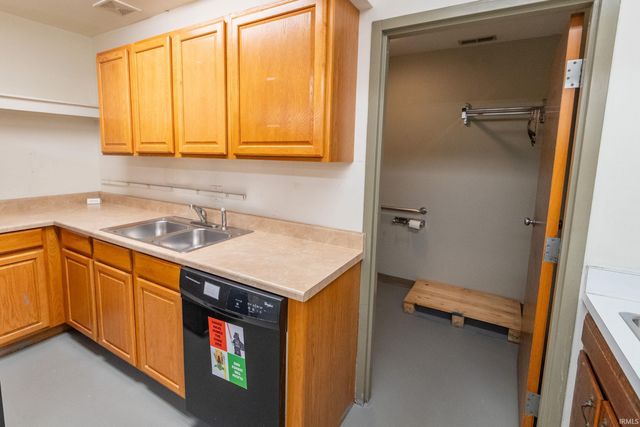 325 N Dixie Way, South Bend, IN 46637