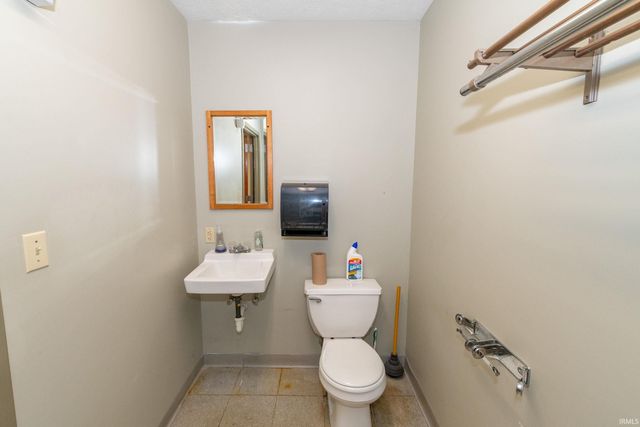 325 N Dixie Way, South Bend, IN 46637