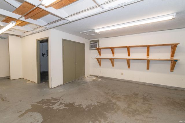 325 N Dixie Way, South Bend, IN 46637