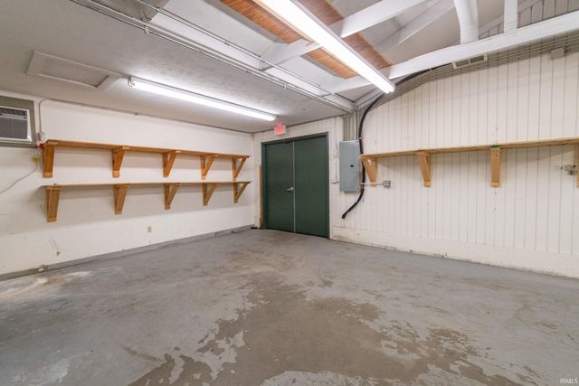 325 N Dixie Way, South Bend, IN 46637
