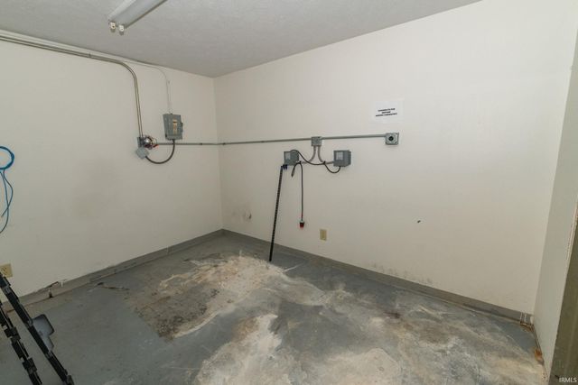 325 N Dixie Way, South Bend, IN 46637