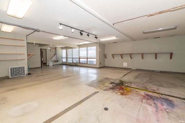 325 N Dixie Way, South Bend, IN 46637