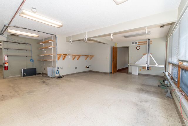 325 N Dixie Way, South Bend, IN 46637