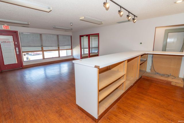 325 N Dixie Way, South Bend, IN 46637