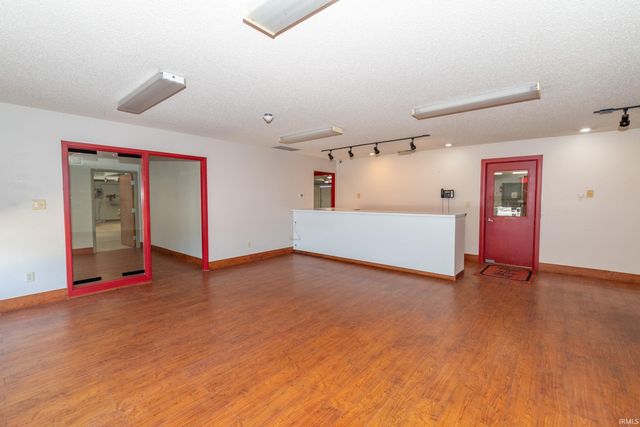 325 N Dixie Way, South Bend, IN 46637