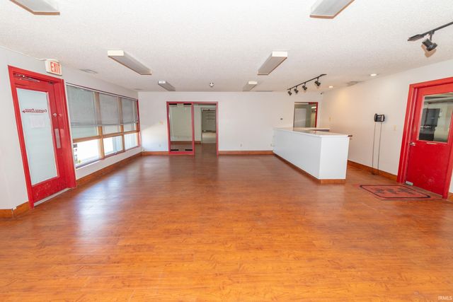 325 N Dixie Way, South Bend, IN 46637