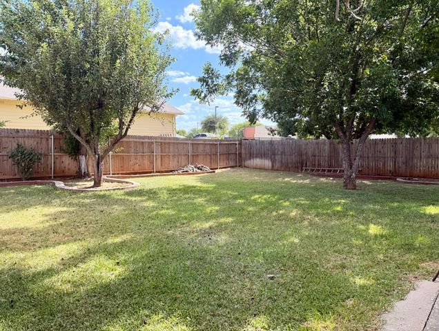 2604 Crix Lane, Fort Worth, TX 76140